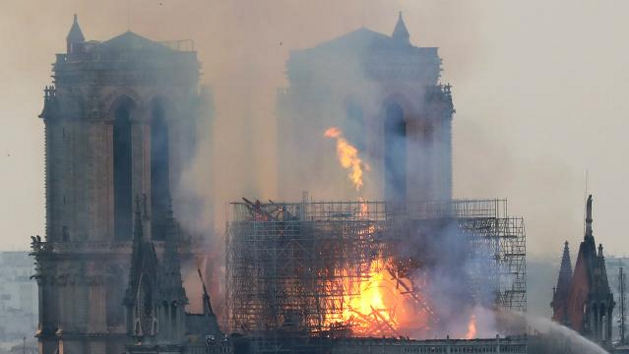 Notre-Dame de Paris : l'incendie enfin maîtrisé, mais des dégâts considérables
