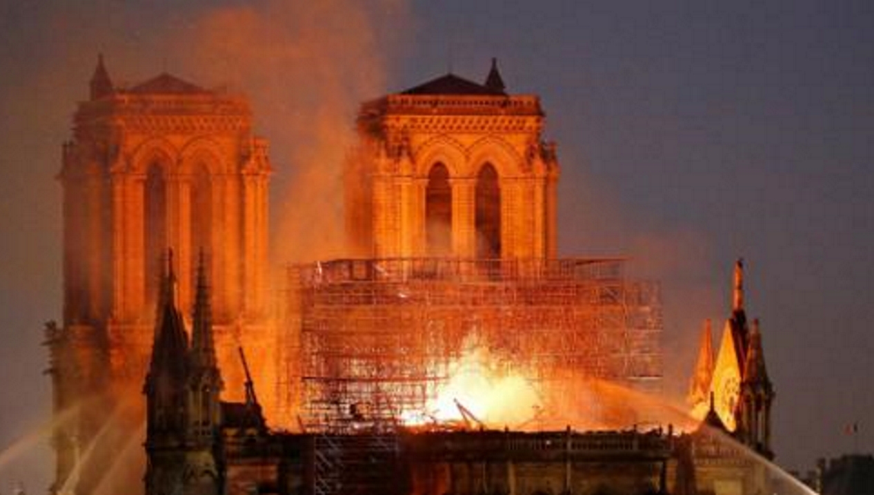 Notre-Dame de Paris : la France sous le choc des images de la cathédrale en flammes