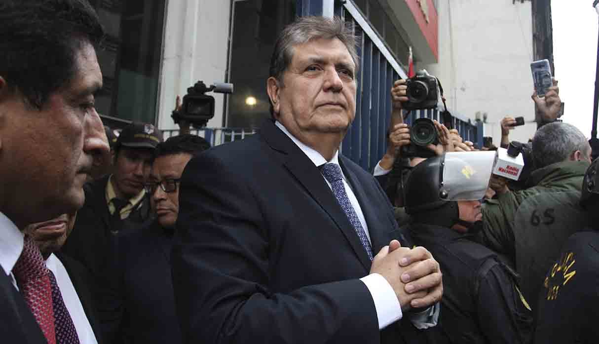 Ex-presidente do Peru se mata após receber ordem de prisão