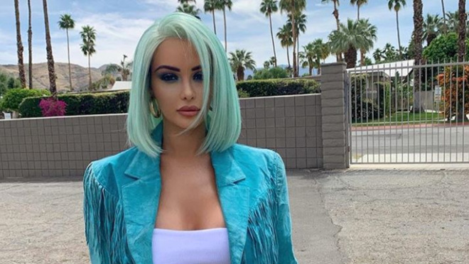 Prise de poids, boutons, vomissements, Nabilla se confie sur sa grossesse