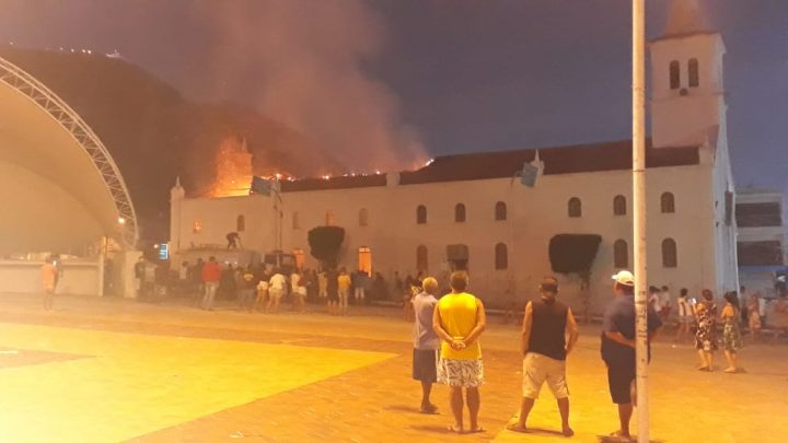 Imagem de Jesus sai intacta de incêndio em igreja na Bahia