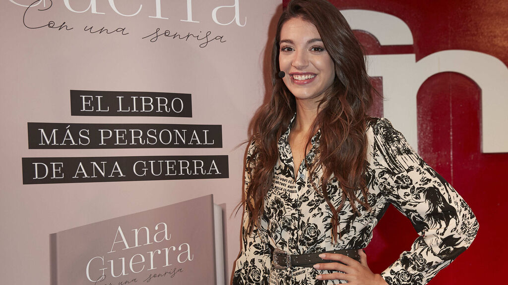 Ana Guerra triunfa con su libro y posa al mismo tiempo en ropa interior