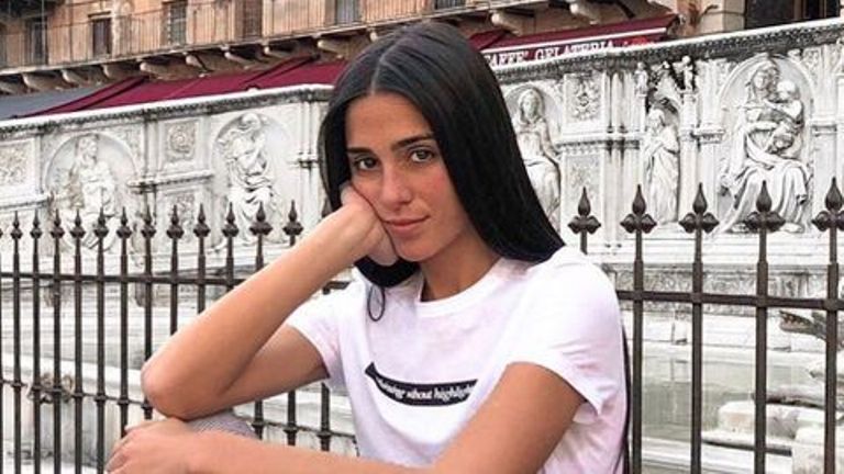 MYHYV: Claudia dice en redes sociales estar pasándolo mal por la ruptura con Abraham