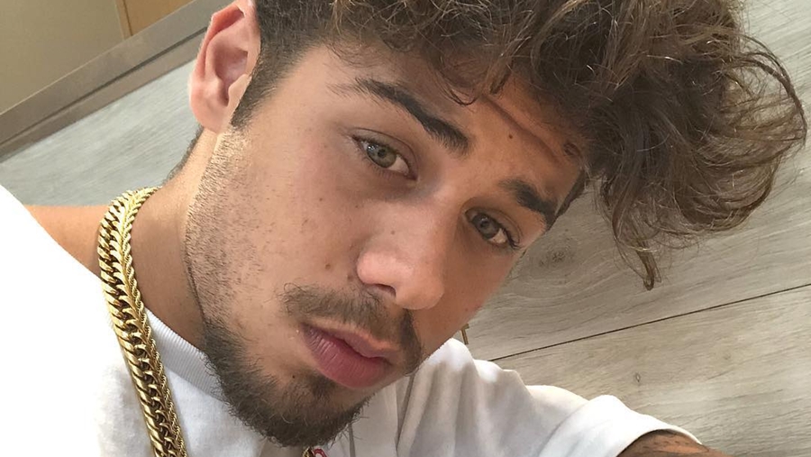 Zé Felipe publica foto ao lado da namorada após polêmica com Neymar