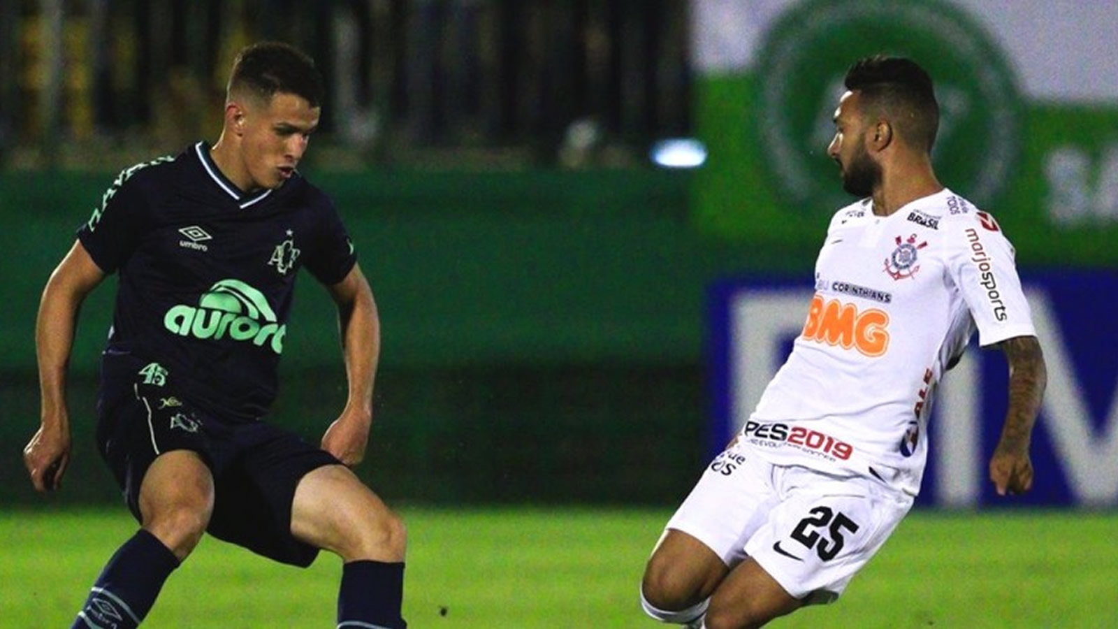 Corinthians perde para a Chapecoense no primeiro jogo da quarta fase da Copa do Brasil