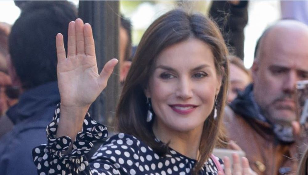 Una anciana se mete con el físico de la reina Letizia incomodándola