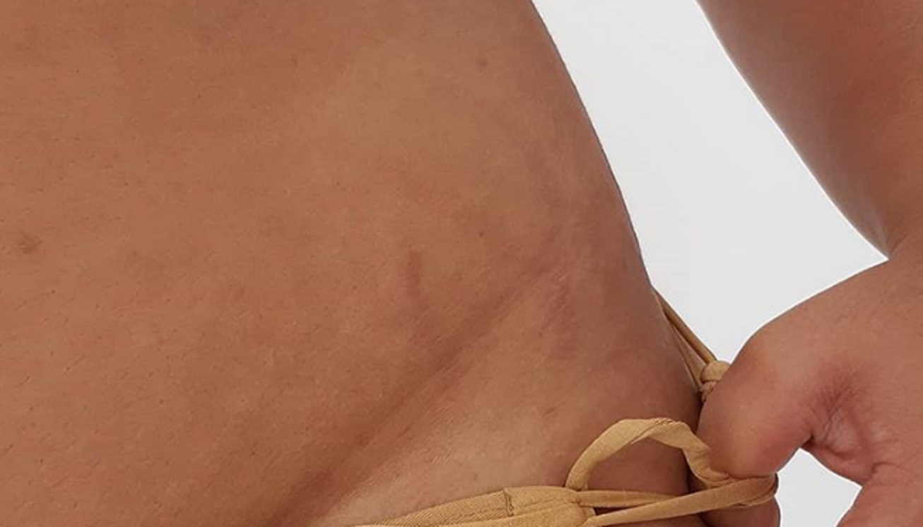 Ex-BBB Rízia coloca o 'corpo para jogo', posta foto de biquíni e é criticada