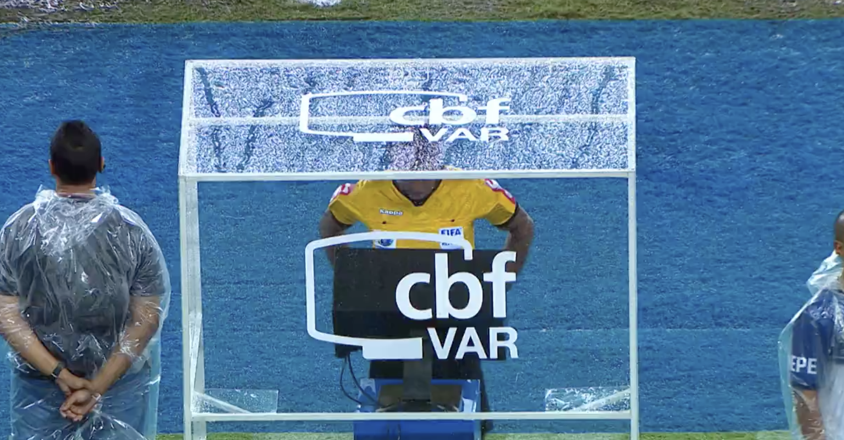 VAR estreia no Campeonato Brasileiro nos jogos de sábado (27)
