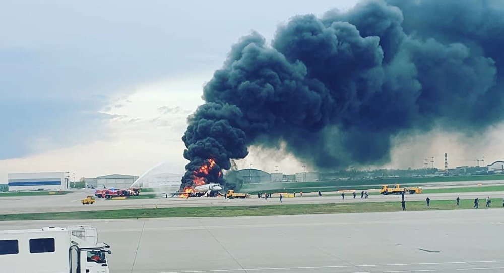 Pouso forçado de avião causa a morte de mais de 40 pessoas na Rússia