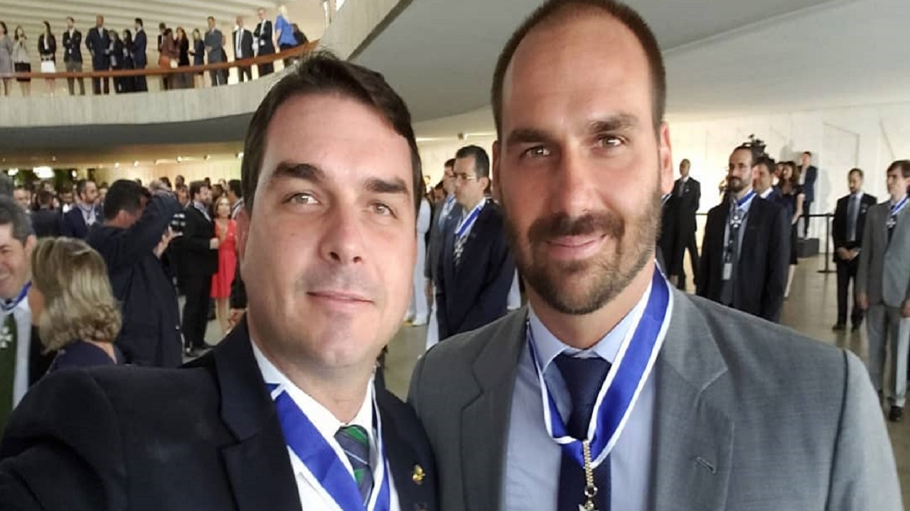 Justiça do RJ autoriza quebra de sigilo de Flávio Bolsonaro e Fabrício Queiroz