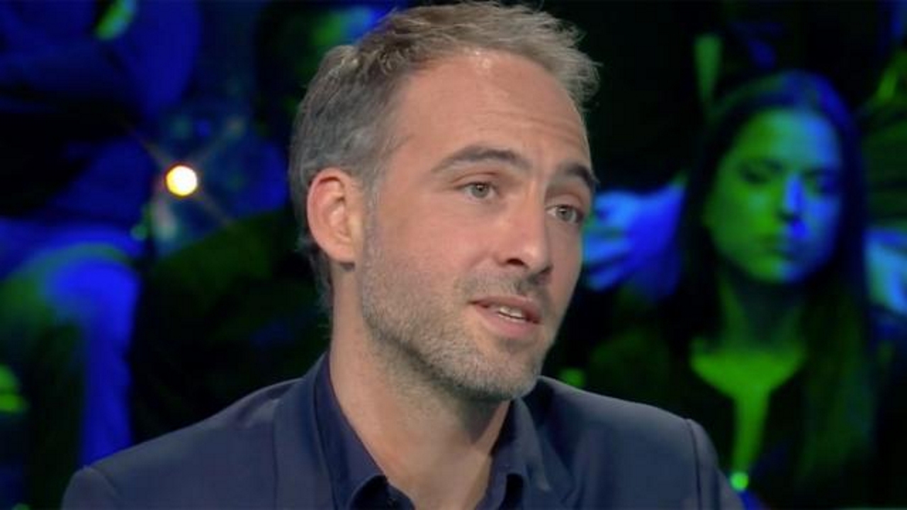 Européennes : selon Raphaël Glucksmann, Emmanuel Macron fait un chantage au barrage RN
