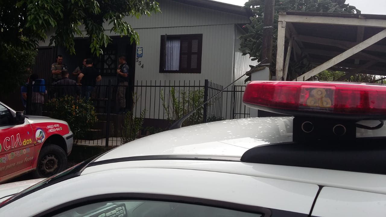 Casados há cerca de 30 anos, homem mata esposa e depois se suicida por pedido de divórcio