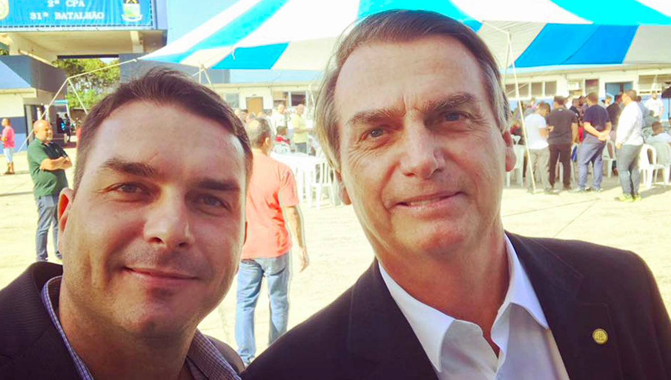 Jair Bolsonaro diz que MP está 'fazendo um esculacho' com seu filho Flávio