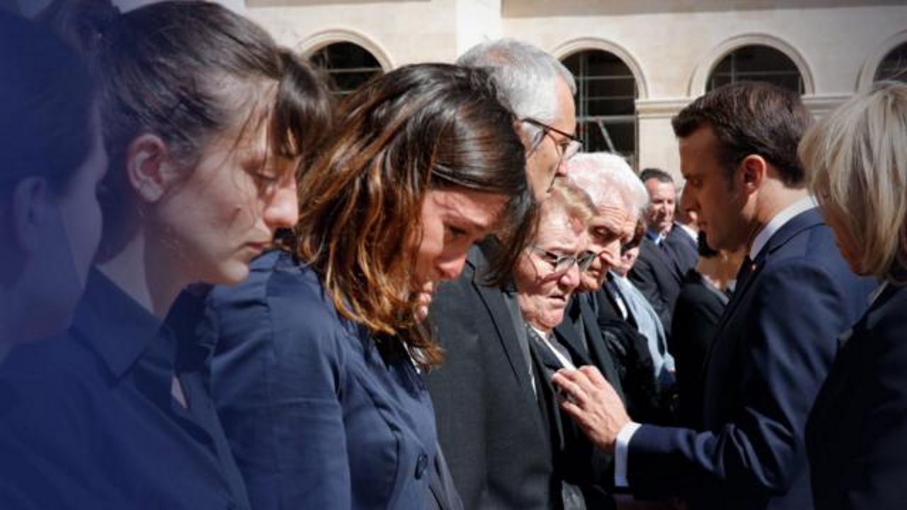 Hommage aux Invalides : La mère d'un des soldats tués n'a pas repoussé le Président Macron