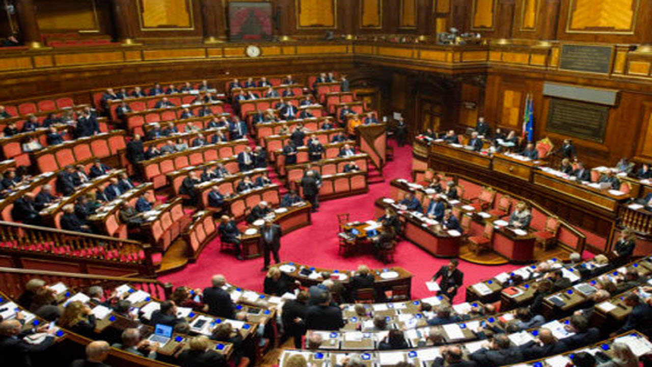 La Politica italiana, perennemente in campagna elettorale e corrotta