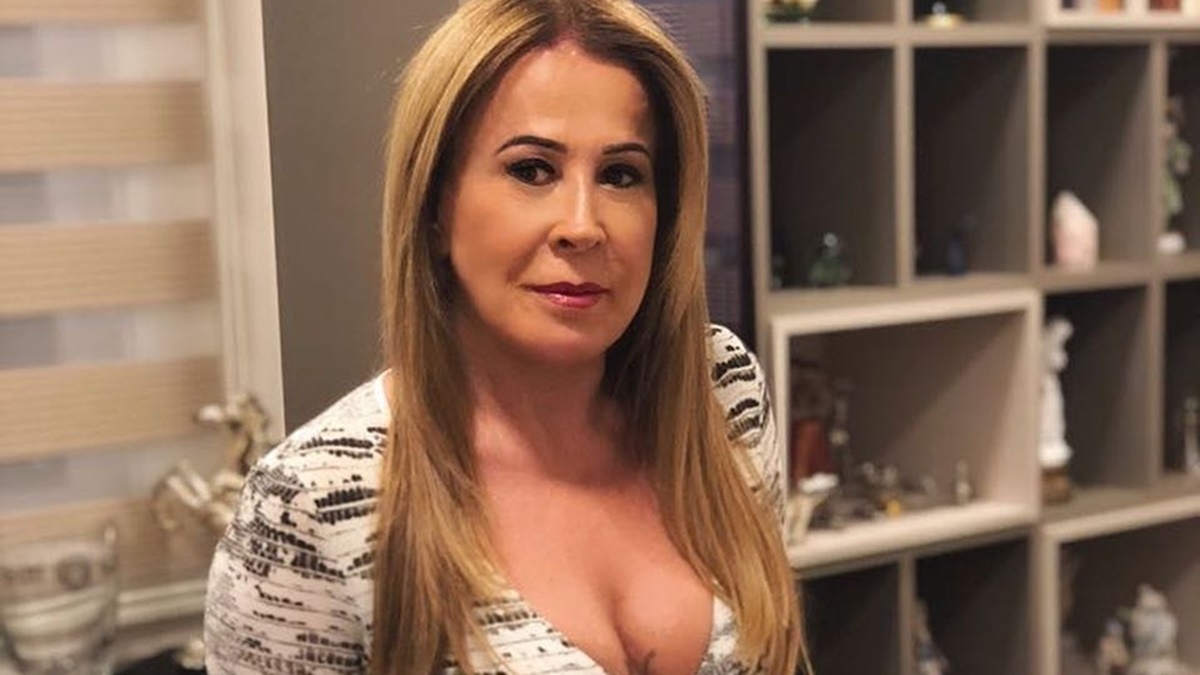 ZIlu Godoi manda indireta para noiva de Zezé di Camargo durante viagem