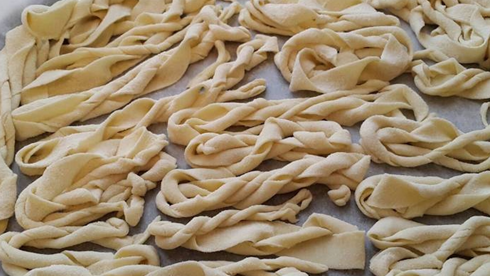 sagne-pugliesi-una-pasta-fatta-a-mano-adatta-anche-ai-vegani