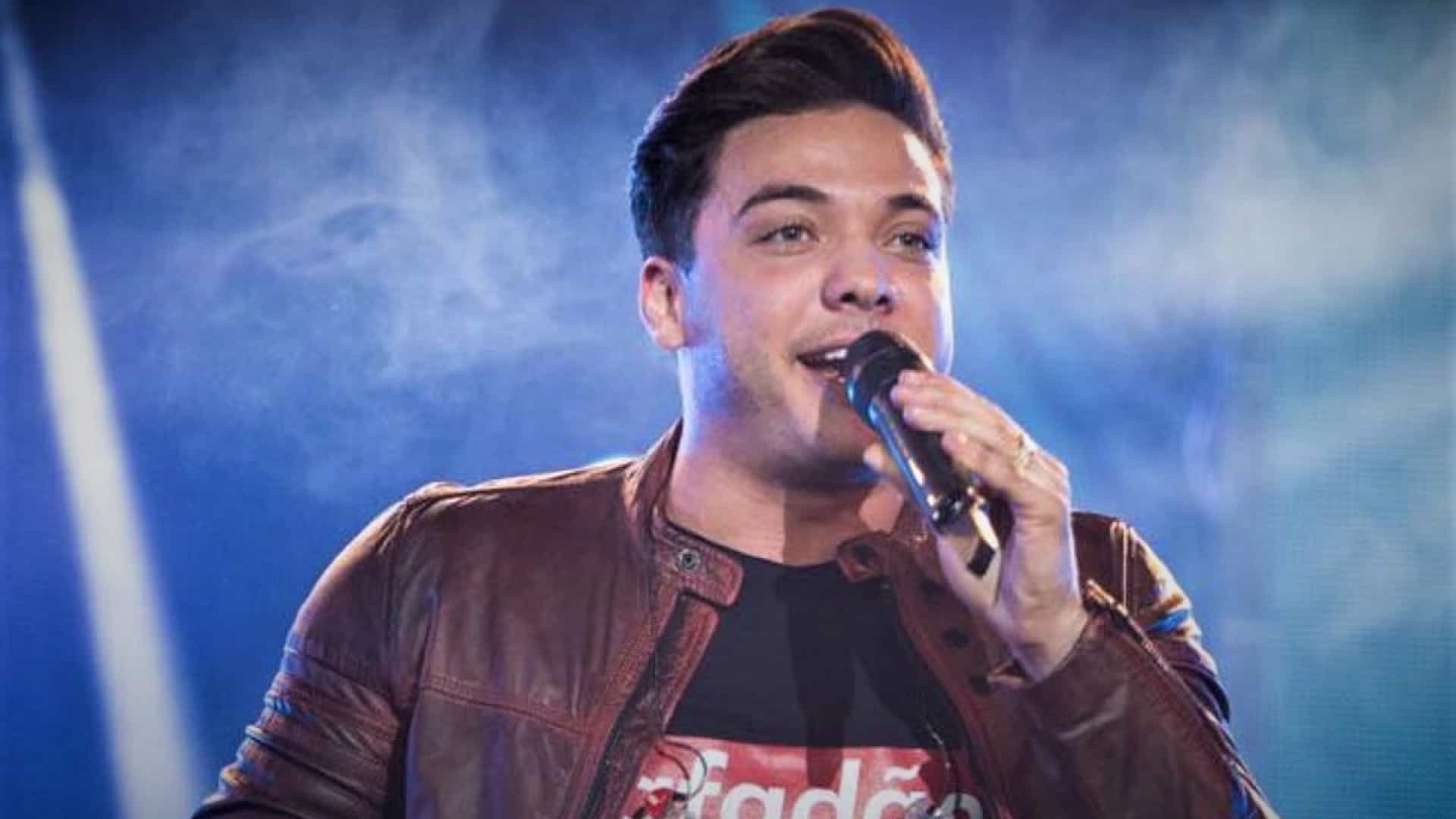 Fãs ficam na chuva durante gravação do DVD de Wesley Safadão e reclamam