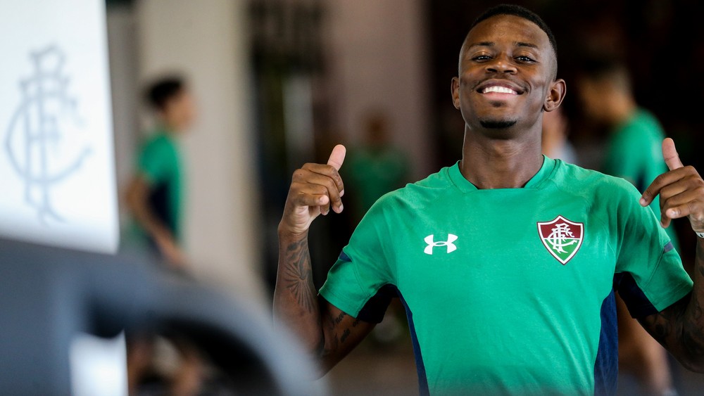 Cuca pede e São Paulo contrata jogador que estava no Fluminense