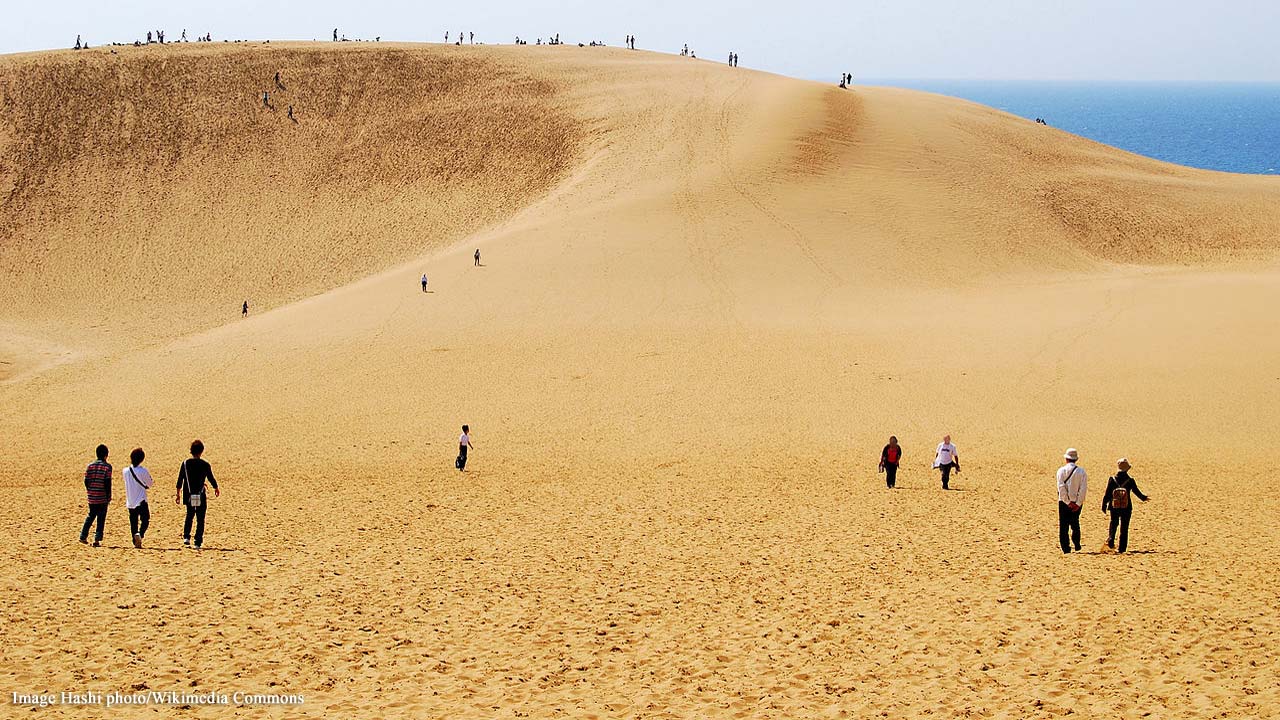 Tottori Beach, Japan: Increased sand dune graffiti by tourists raising concern