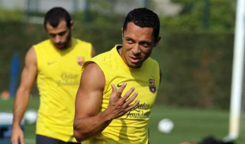 São Paulo busca a contratação do lateral Adriano