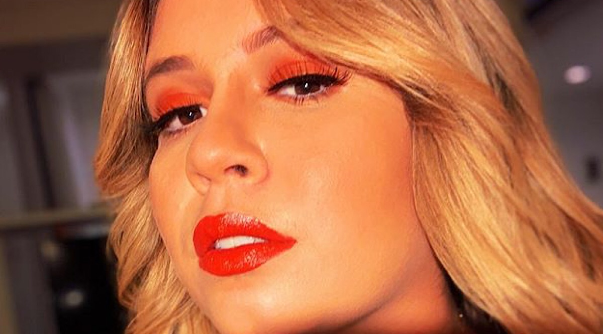 Marília Mendonça posta foto com vestido curto e decote: 'ninguém segura'