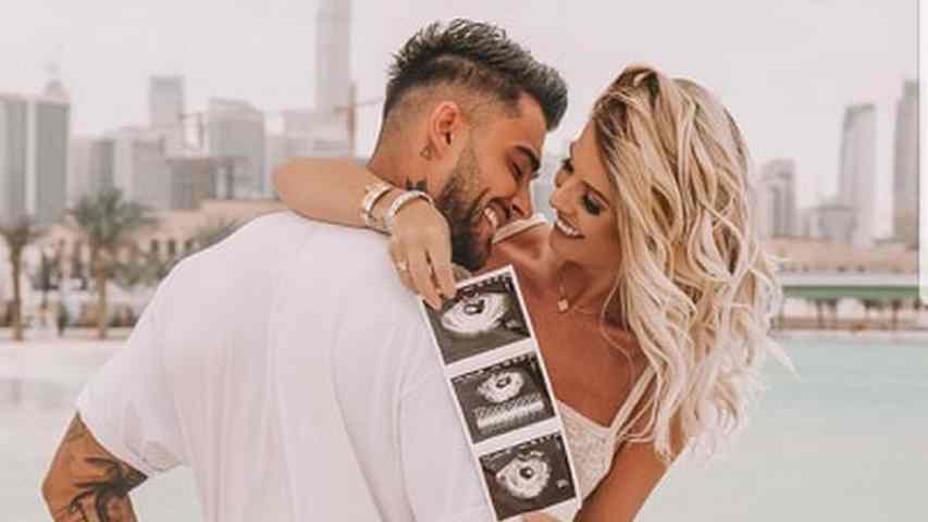 Ange, Philomène, Carmen, Jessica et Thibault ne s'entendent pas sur les prénoms du bébé