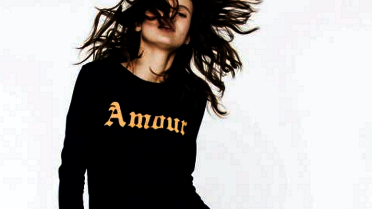 Mode : Zadig & Voltaire lance une collection de robes de mariée à la tendance rock