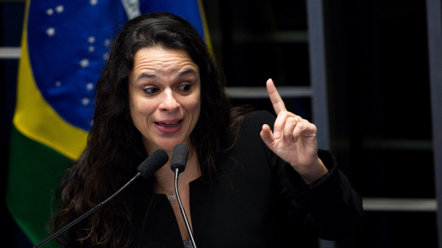 Janaina Paschoal elogia cobertura da imprensa sobre radicais nas manifestações pró-Governo