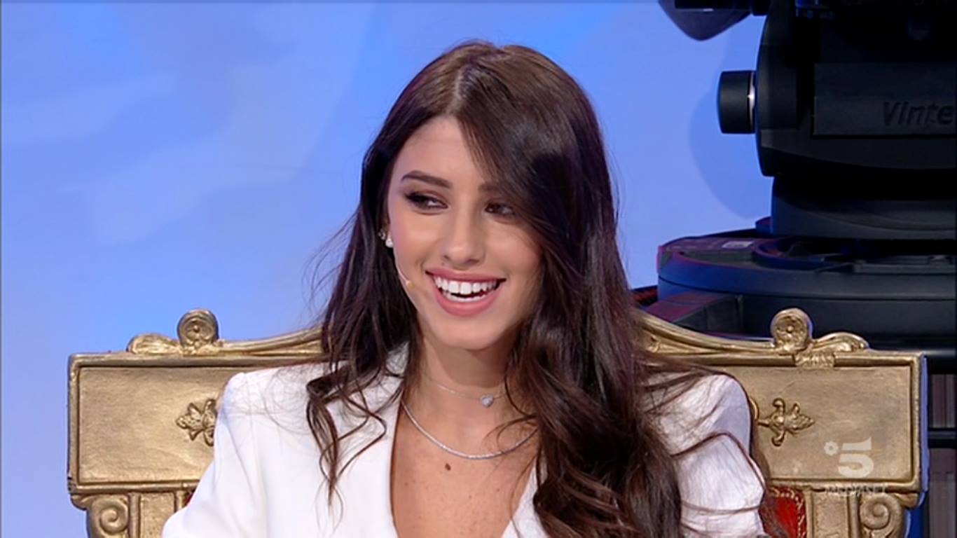 Uomini e donne, oggi la scelta di Angela Nasti dalle ore 1445 su Canale 5 Uomini e donne, oggi la scelta di Angela Nasti dalle ore 1445 su Canale 5