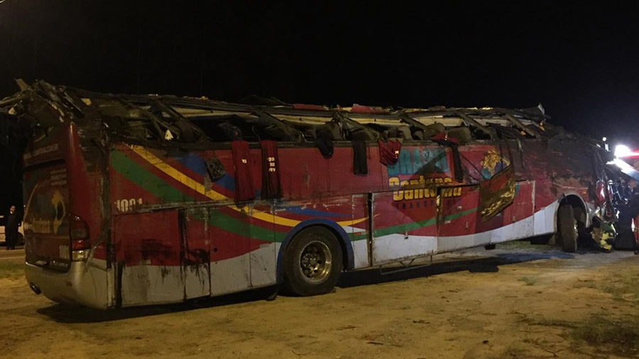 Acidente deixa 10 mortos e 51 feridos em rodovia de SP