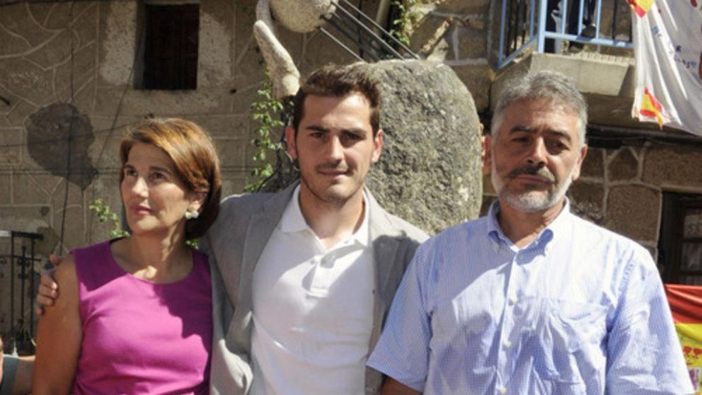 Llevaban años distanciados, pero ahora Iker Casillas se acerca a sus padres