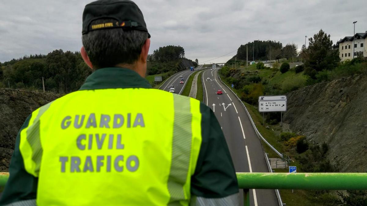Un hombre supera el límite del etilómetro y dice al agente que venía de 'coger agua'