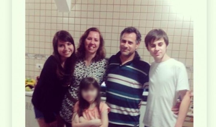 Mãe de Rafael Miguel tentou salvar o filho abraçando-o e acabou sendo baleada, diz jornal