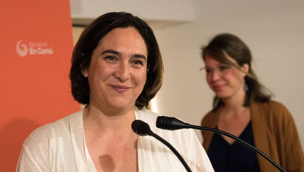 Las bases de Barcelona en comú preguntadas sobre el futuro gobierno municipal