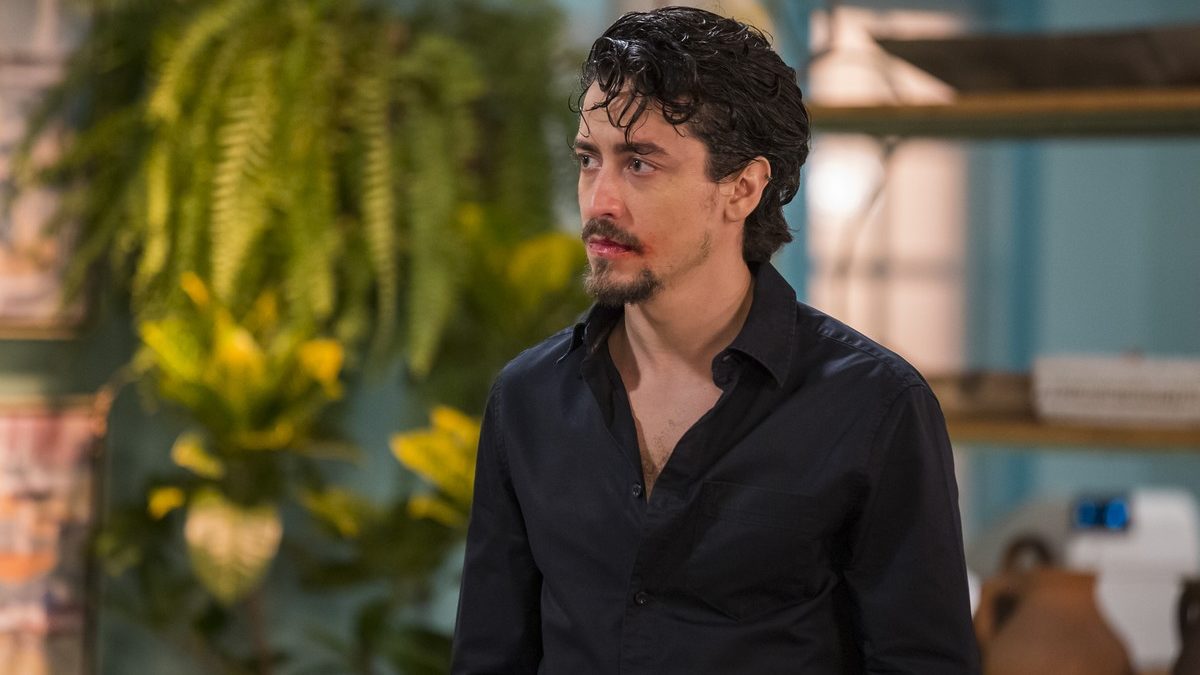 'Verão 90': Magaiver se salva por pouco dos tiros de Figueirinha, nesta segunda (17)
