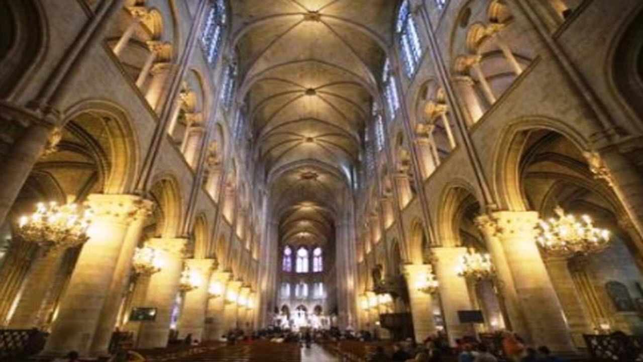 Notre-Dame, dopo l'incendio è stata celebrata la prima messa con 30 partecipanti
