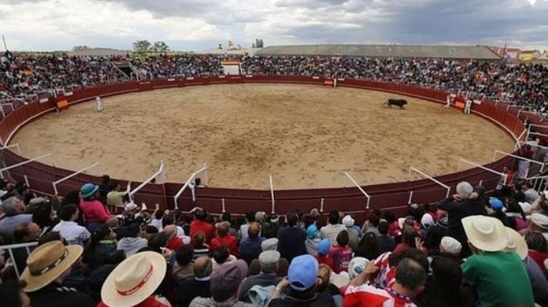 Un toro corneó en el cuello al torilero de Benavente que falleció casi en el acto