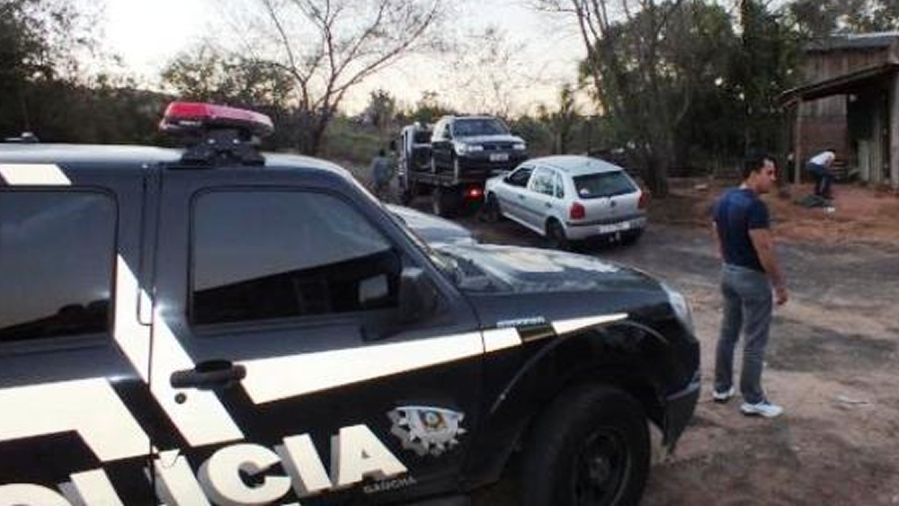 Homem é encontrado morto em meio a entulhos e com sinais de tortura