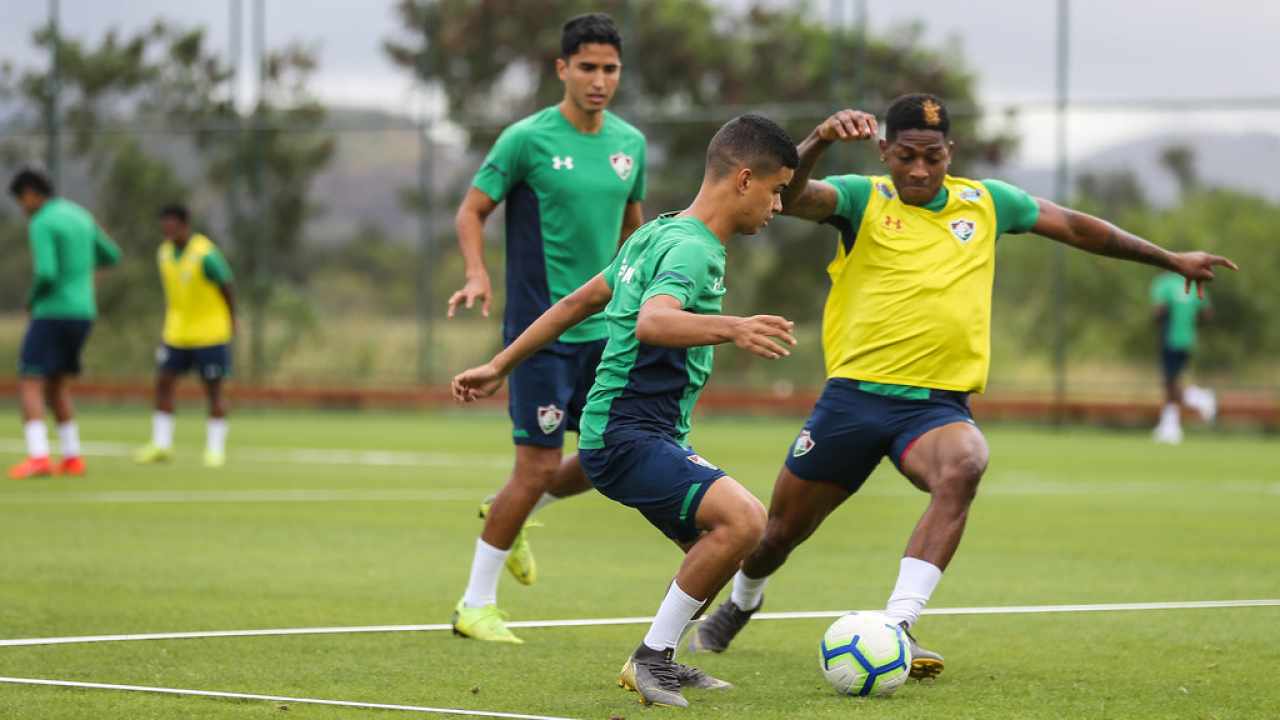 Com inspiração em Pirlo, jovem espera fazer história no Fluminense
