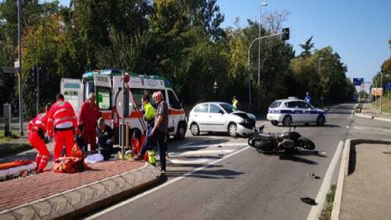 Crotone, incidente mortale 24enne perde la vita