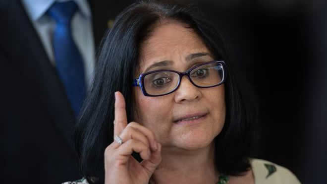 Damares diz que a maior violação dos direitos humanos é a corrupção