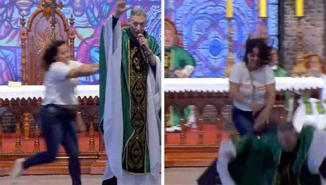 Padre Marcelo Rossi é empurrado durante celebração de missa