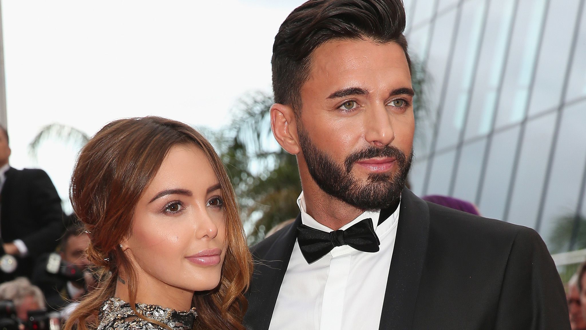 Nabilla et Thomas pensent dormir dans une chambre d'hôtel hantée