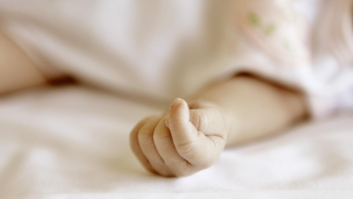 Científicos en Francia investigan el aumento de nacimientos de niños sin brazos
