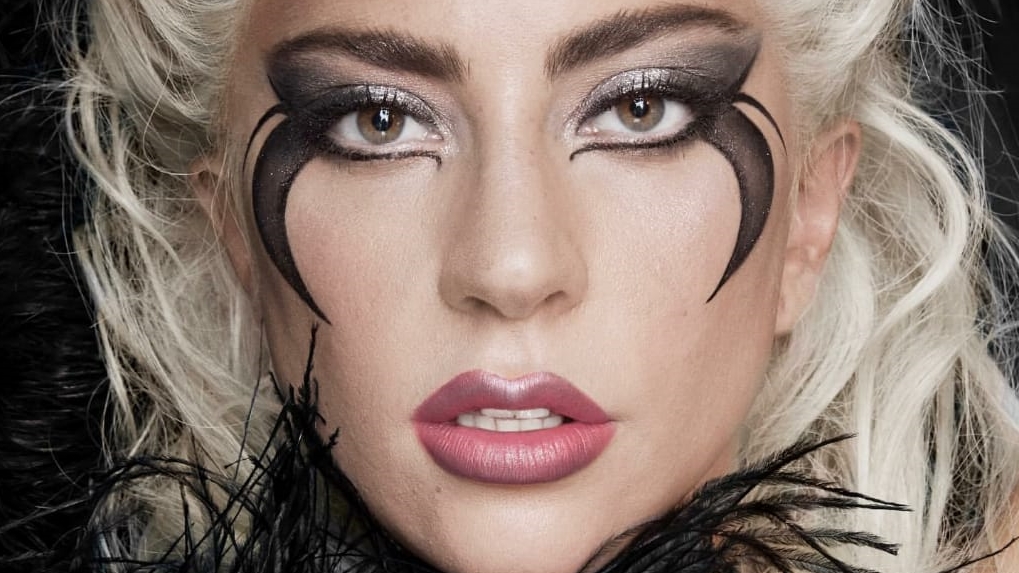 Lady Gaga lança pré-venda dos produtos da própria marca
