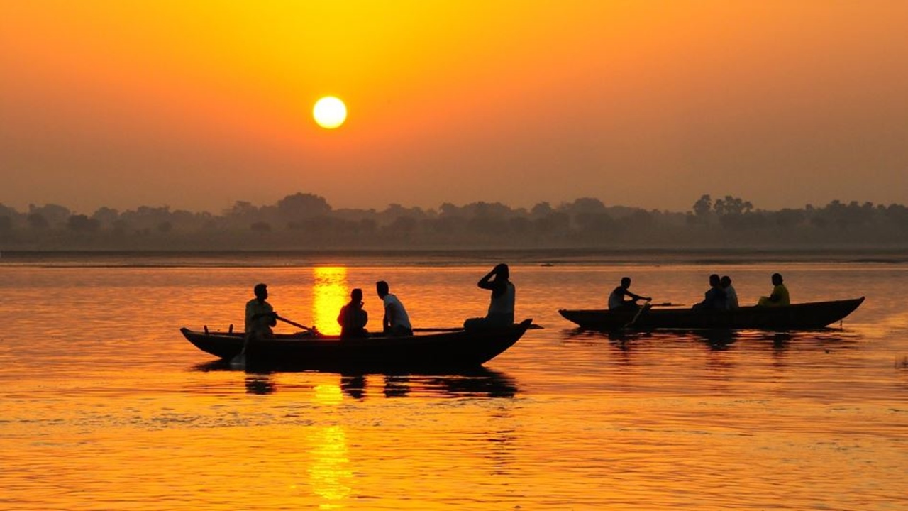 South Asian countries India, Pakistan, Nepal and Bangladesh flood victims rise