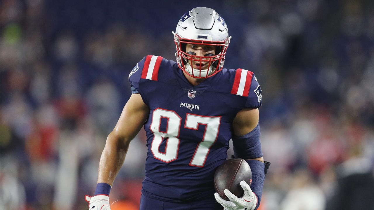 NFL commentators differ on possible Gronkowski return