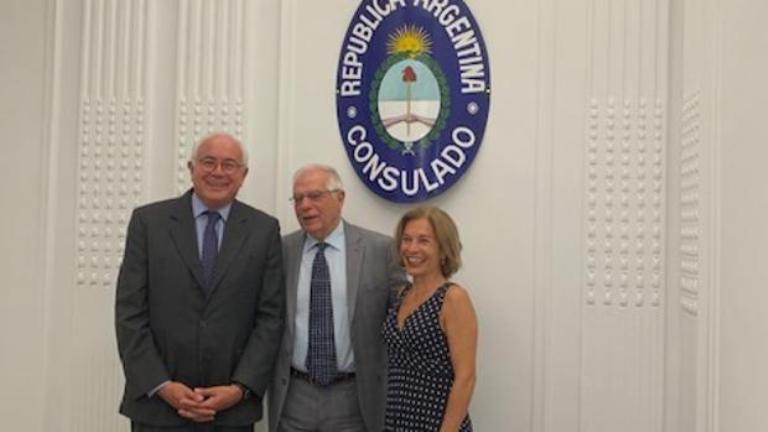 El ministro Josep Borrell adquiere la nacionalidad argentina además de la española