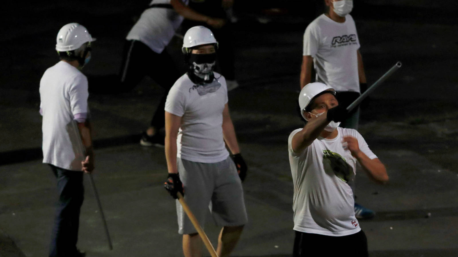 En Hong Kong un banda armada realiza un ataque en el metro y ocasionan 35 heridos